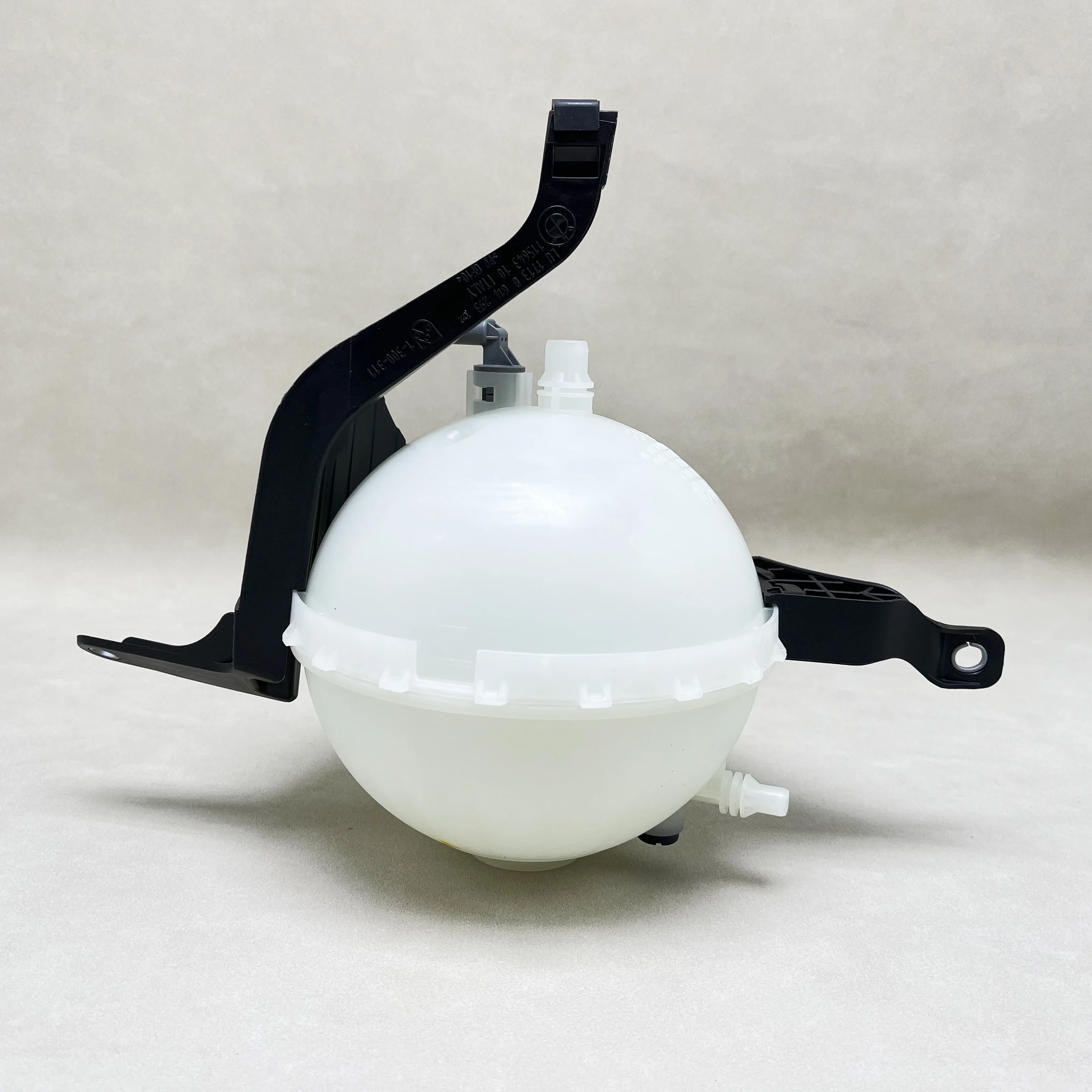 

17138614293 Расширительный бачок охлаждающей жидкости с датчиком уровня xDrive 17137649733 17137619189 Для BMW F20 F30 F31 F32 F34