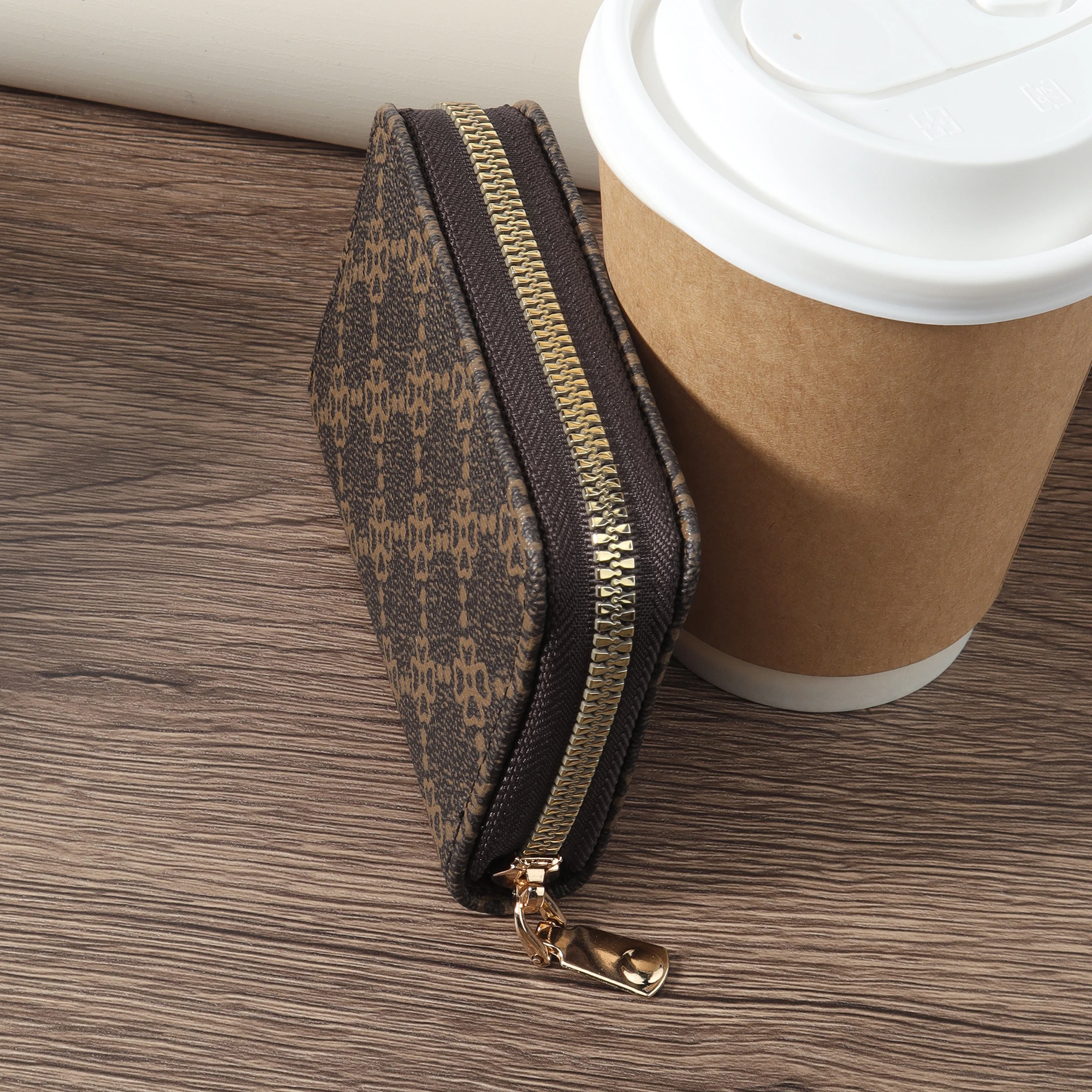Women's minimalist short wallet with zipper wrapped around clutch wallet, fashionable zipper wrapped around coin wallet