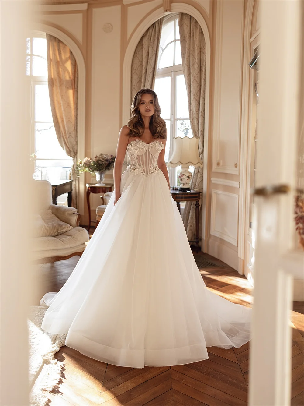 Tokyo Customized White Sweetheart Neck Wedding Dress Zip Back Sleeveless Court Train Bridal Gowns Tulle A-Line Wedding Gowns