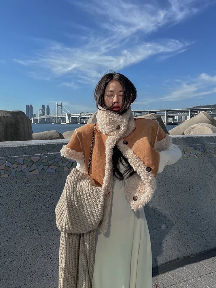 

Двусторонний жилет из кожи и меха с интегрированными элементами, новинка 2026 года, в стиле Dongda Gate, для молодых женщин