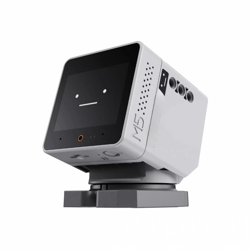 AI robot accompanies smart desktop