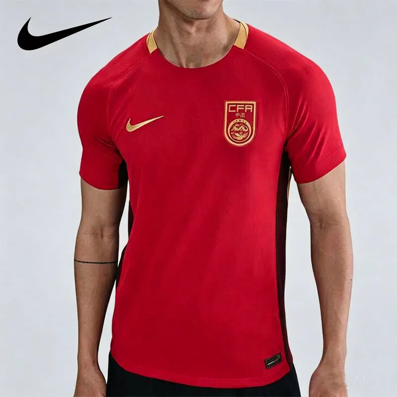 Camiseta Oversized Nike Masculina Dri-FIT para Treino de Futebol, Camiseta Esportiva Respirável de Manga Curta com Gola Redonda para Futebol FZ9018-687