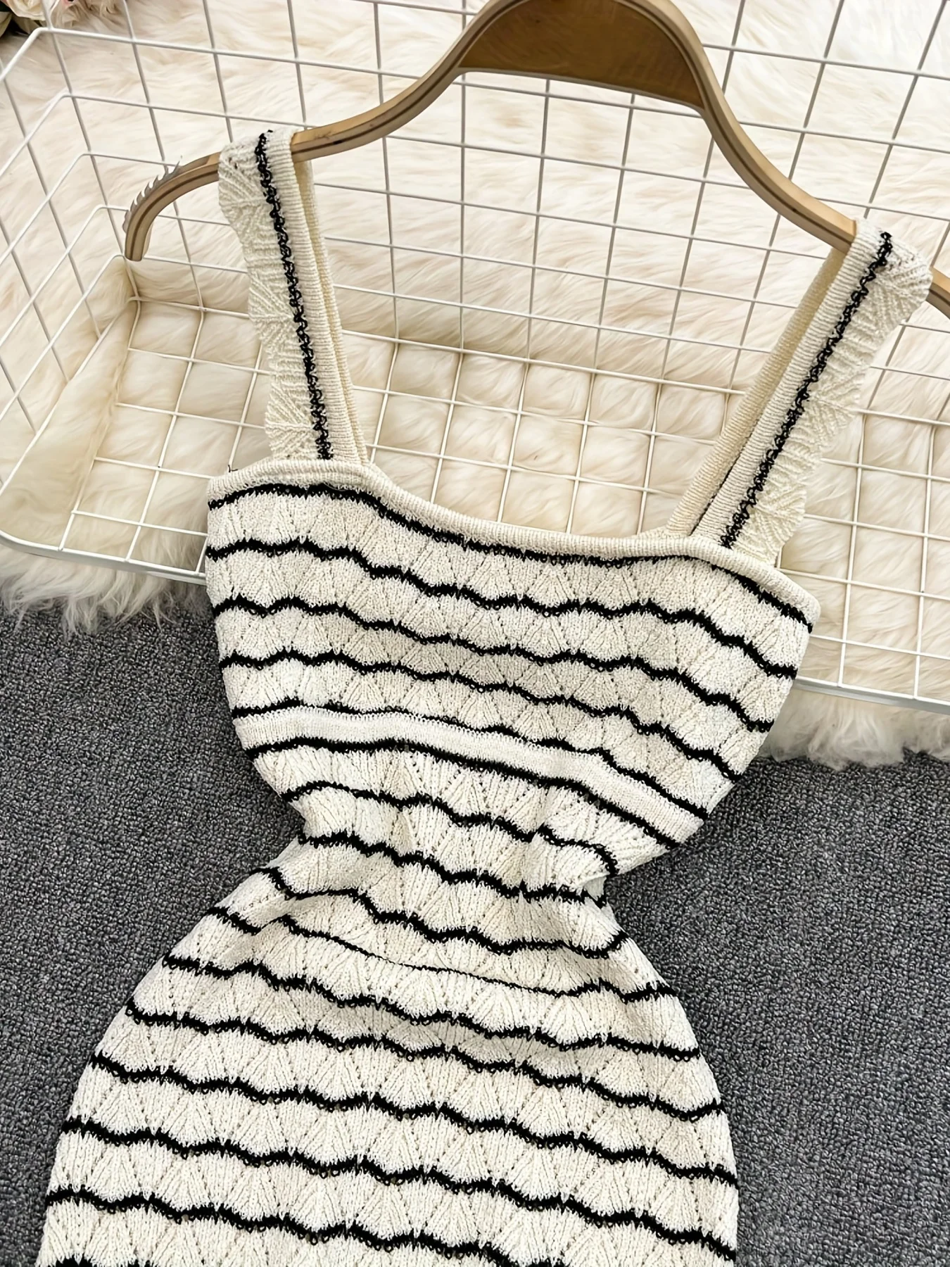 2024 New Summer Hollow Out Striped Simple Dress Casual Sleeveless Bodycon Summer Dress Odzież damska Elastyczna sukienka letnia