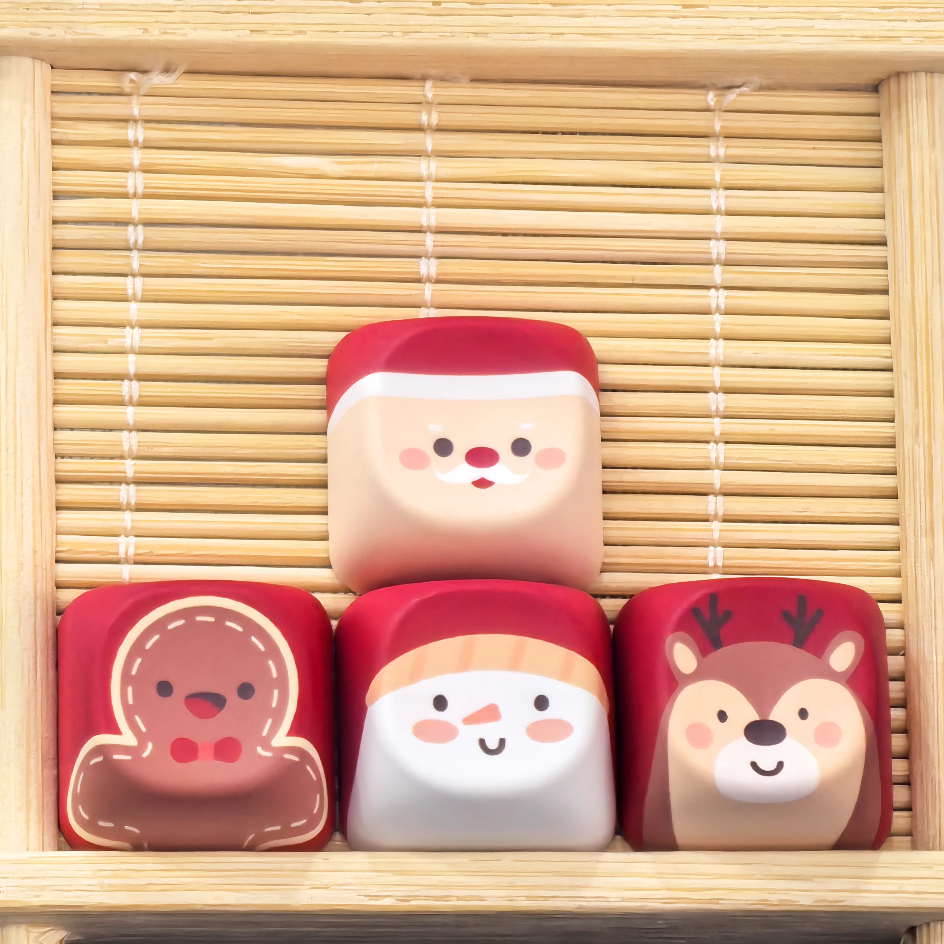 4 Stück Weihnachts-Tastenkappen, Elch, Weihnachtsmann, Schneemann, rot, niedlich, zusätzlicher Schlüssel, Richtungstaste, DIY, personalisierte Tastatur-Tastenkappen