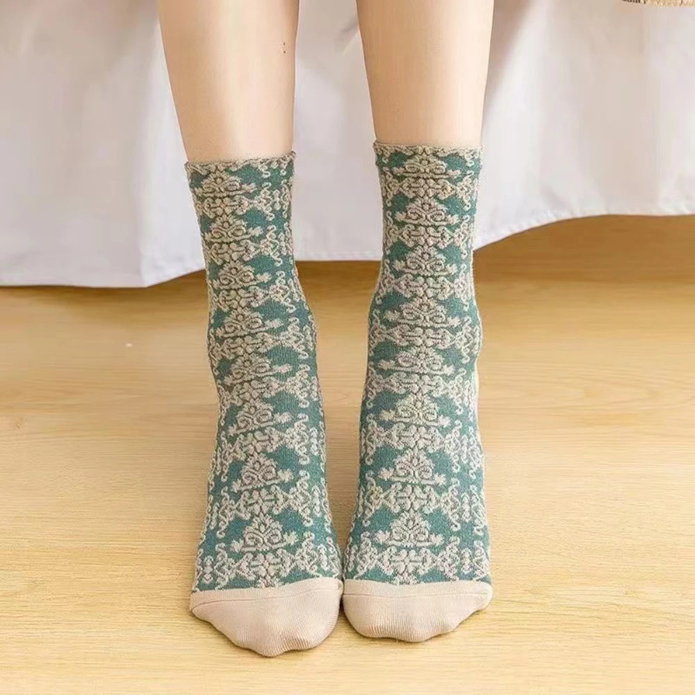 Chaussettes mi-mollet en coton rétro pour femmes, chaussettes en relief à fleurs tridimensionnelles, chaussettes chaudes élégantes, automne et hiver, 5 paires