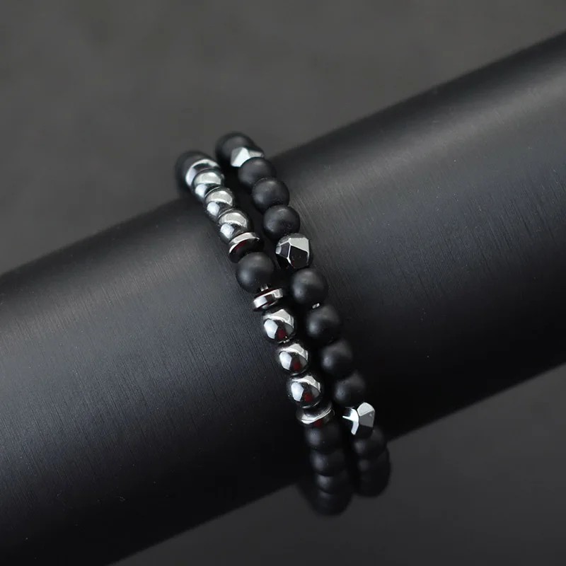 Novità Set di braccialetti in pietra naturale da 2 pezzi Set di accessori per le mani regalo fidanzato con perline di ematite multifacciale Pulseira