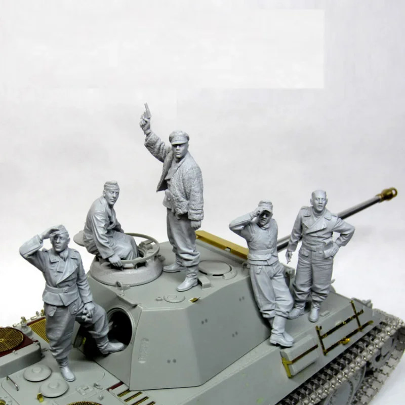 1/35 Resin Soldier Figure Model Kit Modeling Military Tank Soldier Five GK Miniature Fans Unassembled and Unpainted DIY Toys