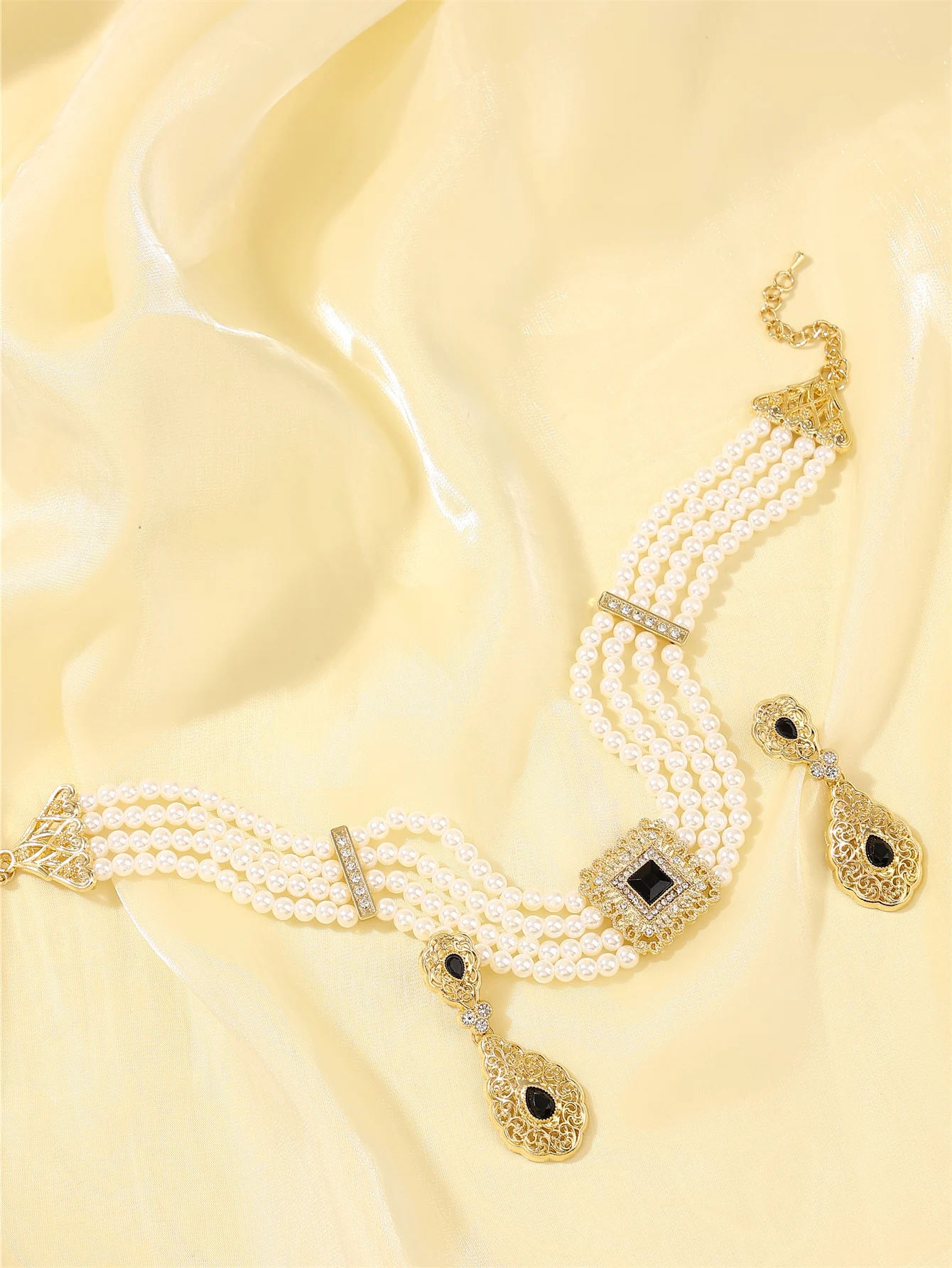 

Moroccan ladies' fashion jewelry sets chokers and earrings sets bohemian retro style bridal wedding party accessories