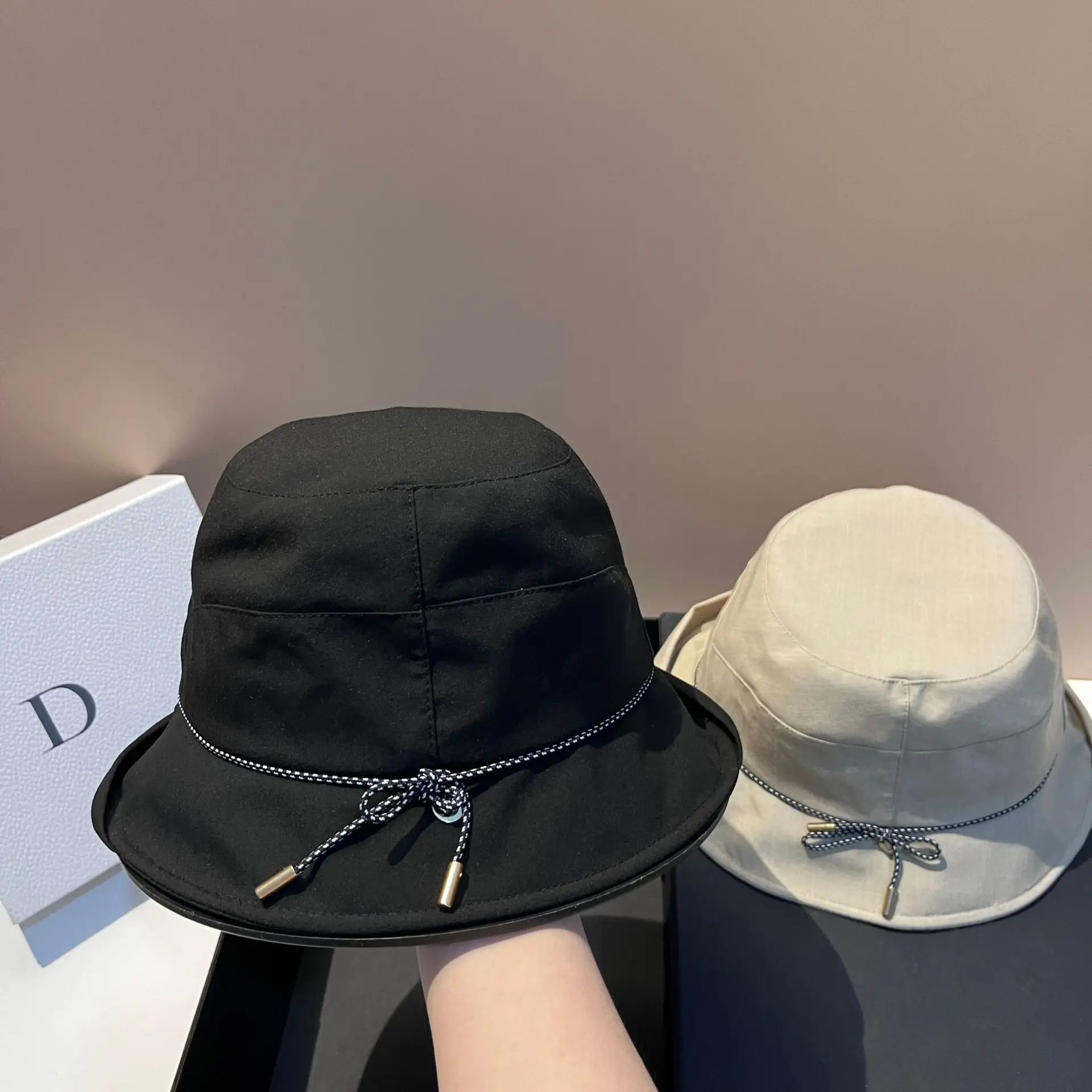 

High-Quality European and American Xiaoxiangfeng Bucket Hat Turned Eaves with Butterfly Rope Versatile Outdoor Sun Hat for Women
