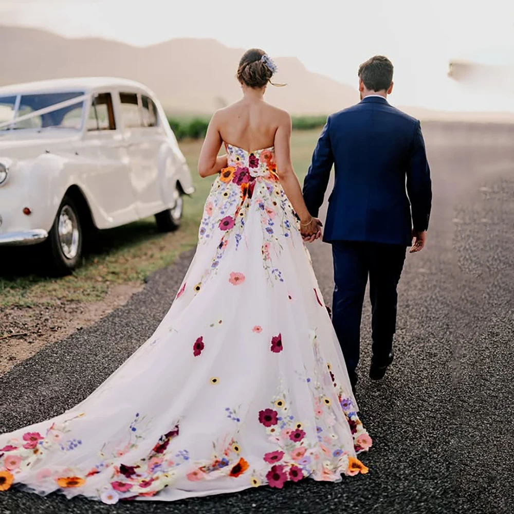 Strapless Woodland Colorful Wedding Ball Gowns Customized Sweetheart Sleeveless Embroidered Flowers Plus Size Puffy Bridal Dress