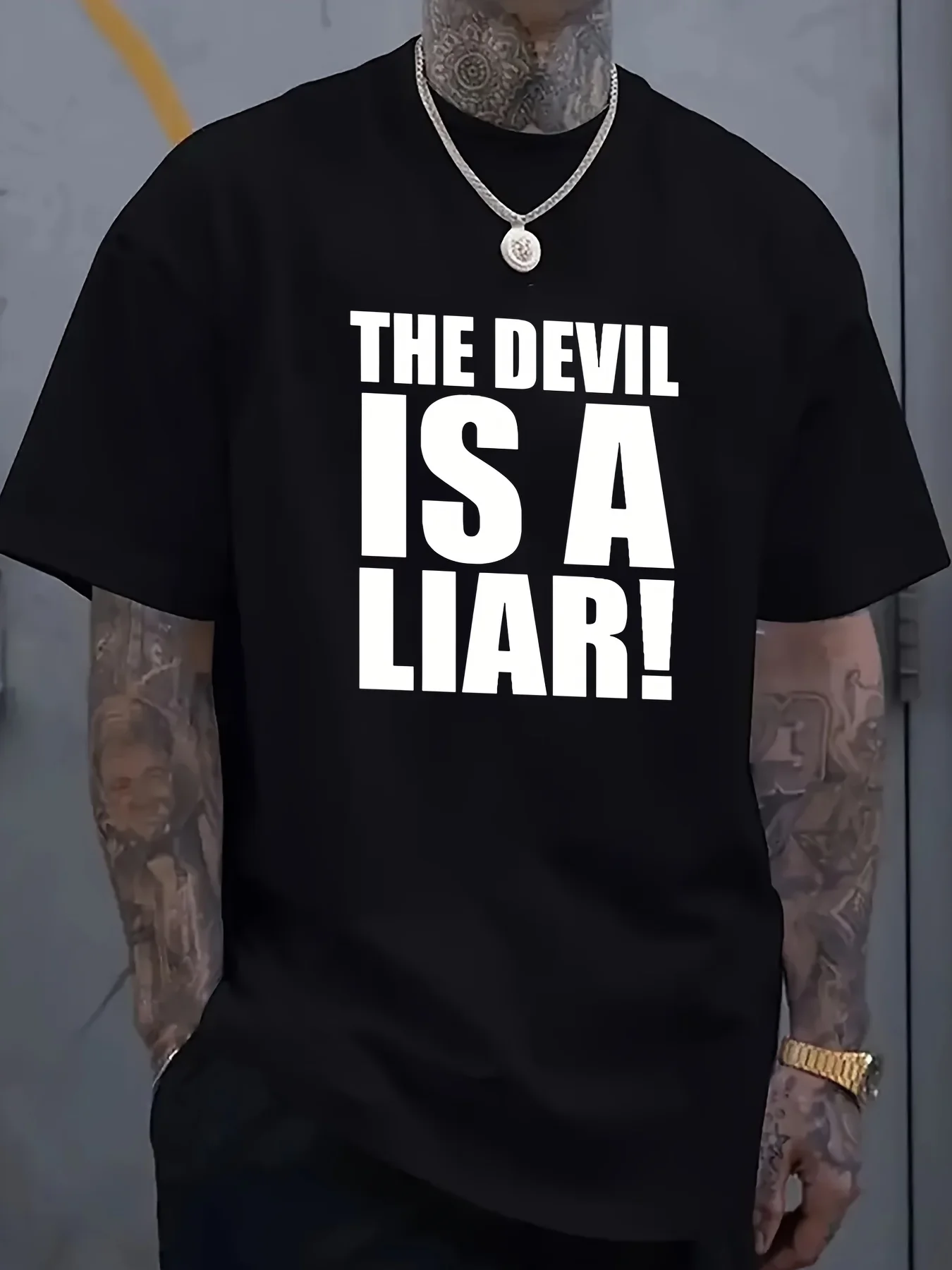 T-shirt pour homme « Le diable est un menteur » - Design audacieux exprimant la foi, avec un tissu doux et respirant, parfait pour