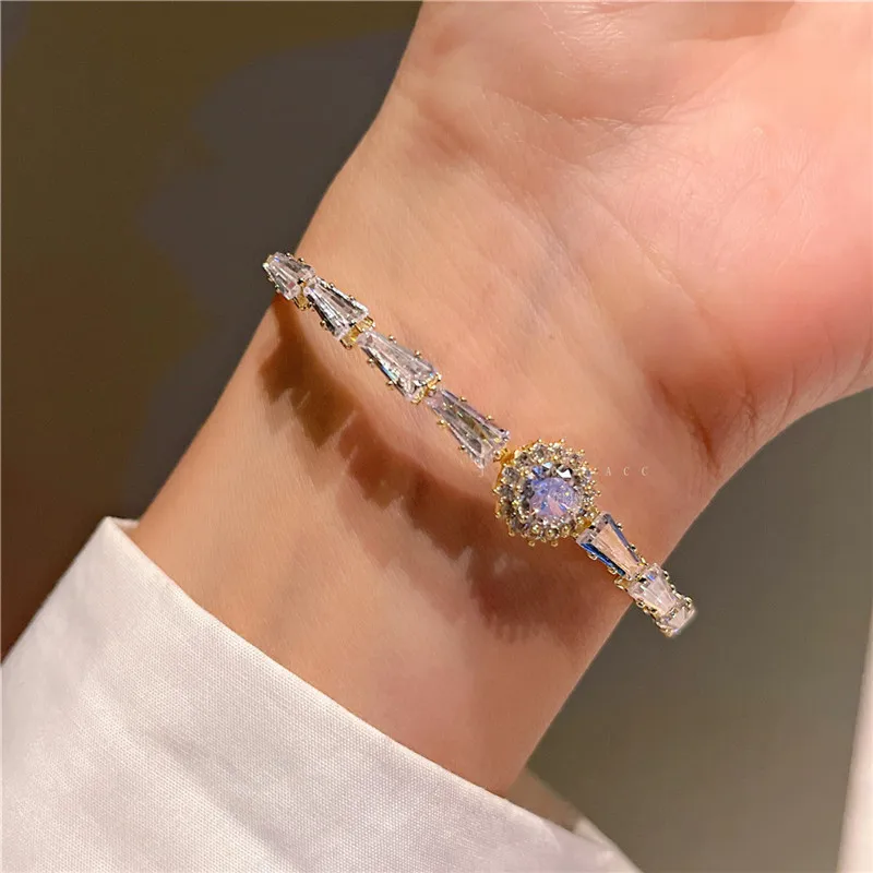 Блестящий Браслет-манжета CC в форме цветка из белого циркония с позолотой 14 карат, регулируемый размер, сверкающие модные ювелирные украшения, повседневная одежда J281