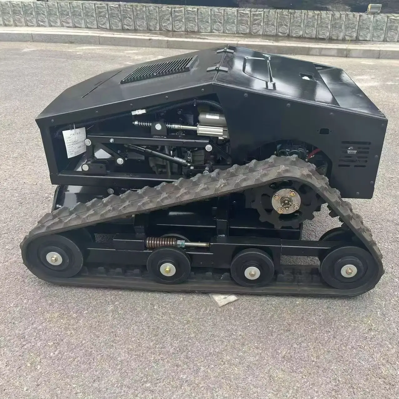 

Multifunctional ZNW‑800B Rubber Tracked Remote Control Lawn Mower 800mm Working Width Cost‑Effective All Terrain Grass Trimmer