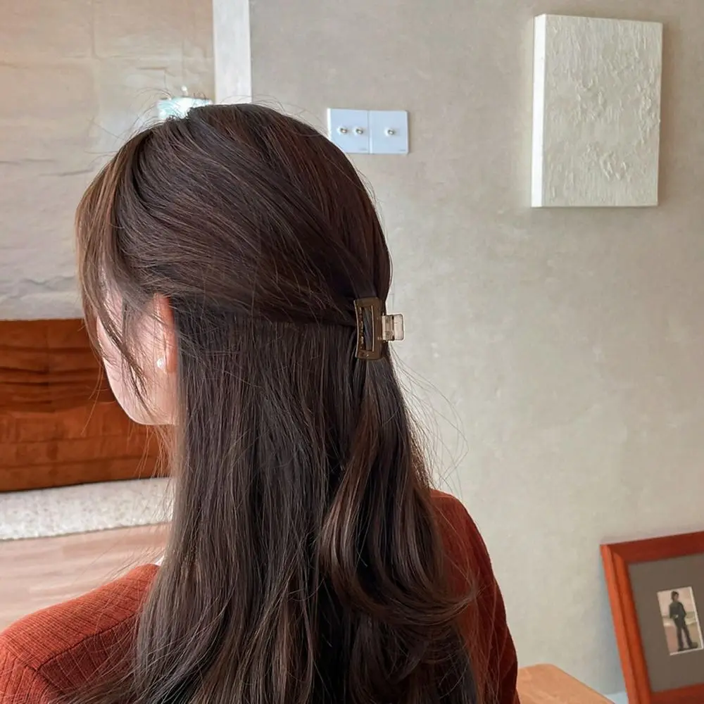 Fashion Style Rectangle Mini Hair Claw Simple Geometric Hollow Hair Clip Small Size Ponytail Holder Women Party Daily Headwaer