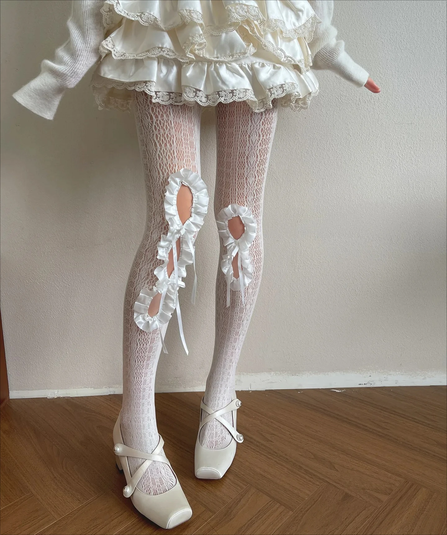 

Japanese Niche Design Stockings Sexy Hollow Pleated Lace Bow Lace Bottoming Pantyhose Casual Versatile Fishnet Socks Women