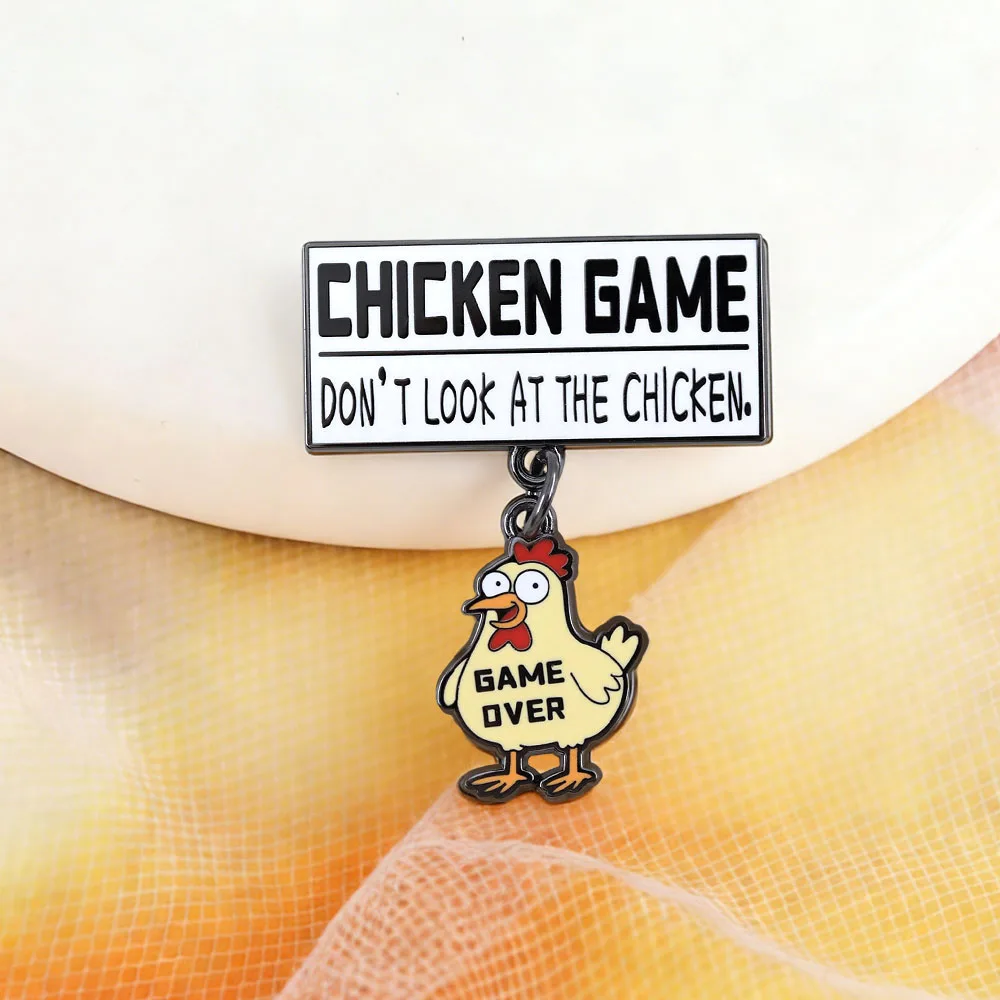 Lustiger Hühner-Spiel-Emaille-Pin: „Don't Look At The Chicken“-Brosche, Game Over Meme Abzeichen, Cartoon-Tier-Reversnadel, witziges Geschenk für Fans – Detail 7