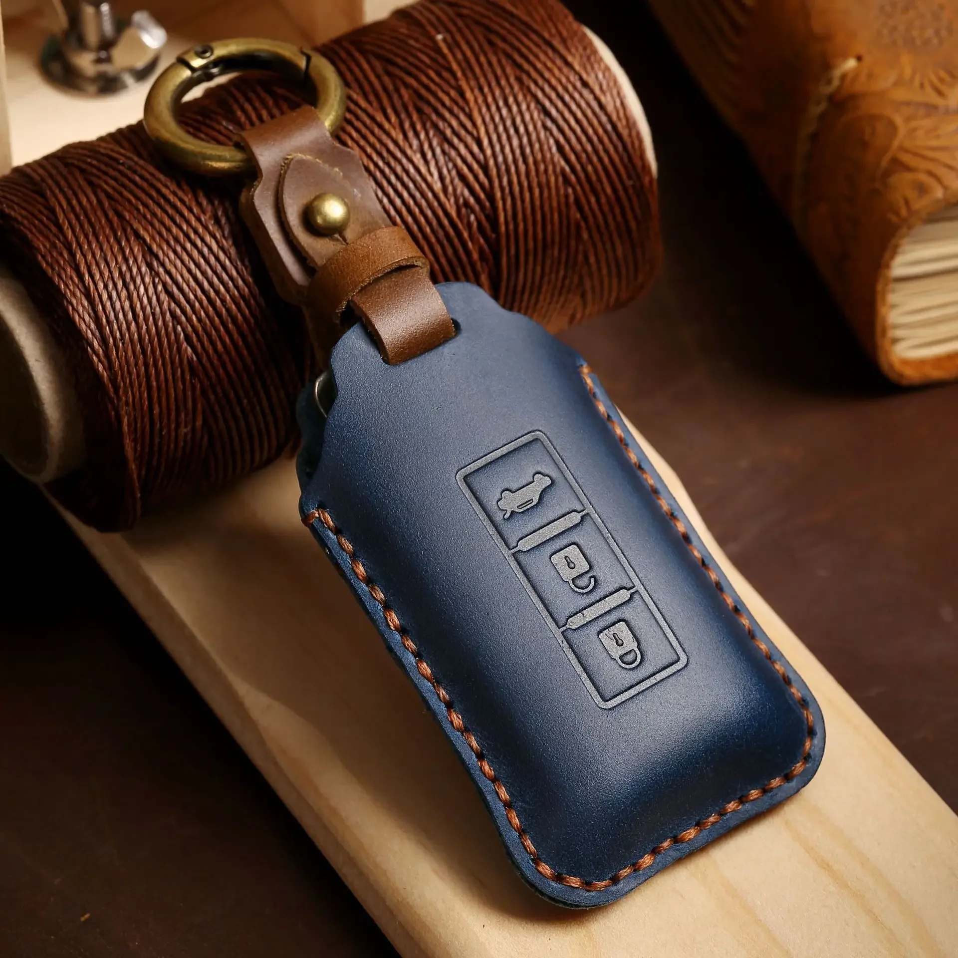 

1pc Leather Key Case Fob Shell Cover For Mitsubishi L200 ASX Outlander Eclipse Cross Pajero Sport Lancer Car-Styling Keychain