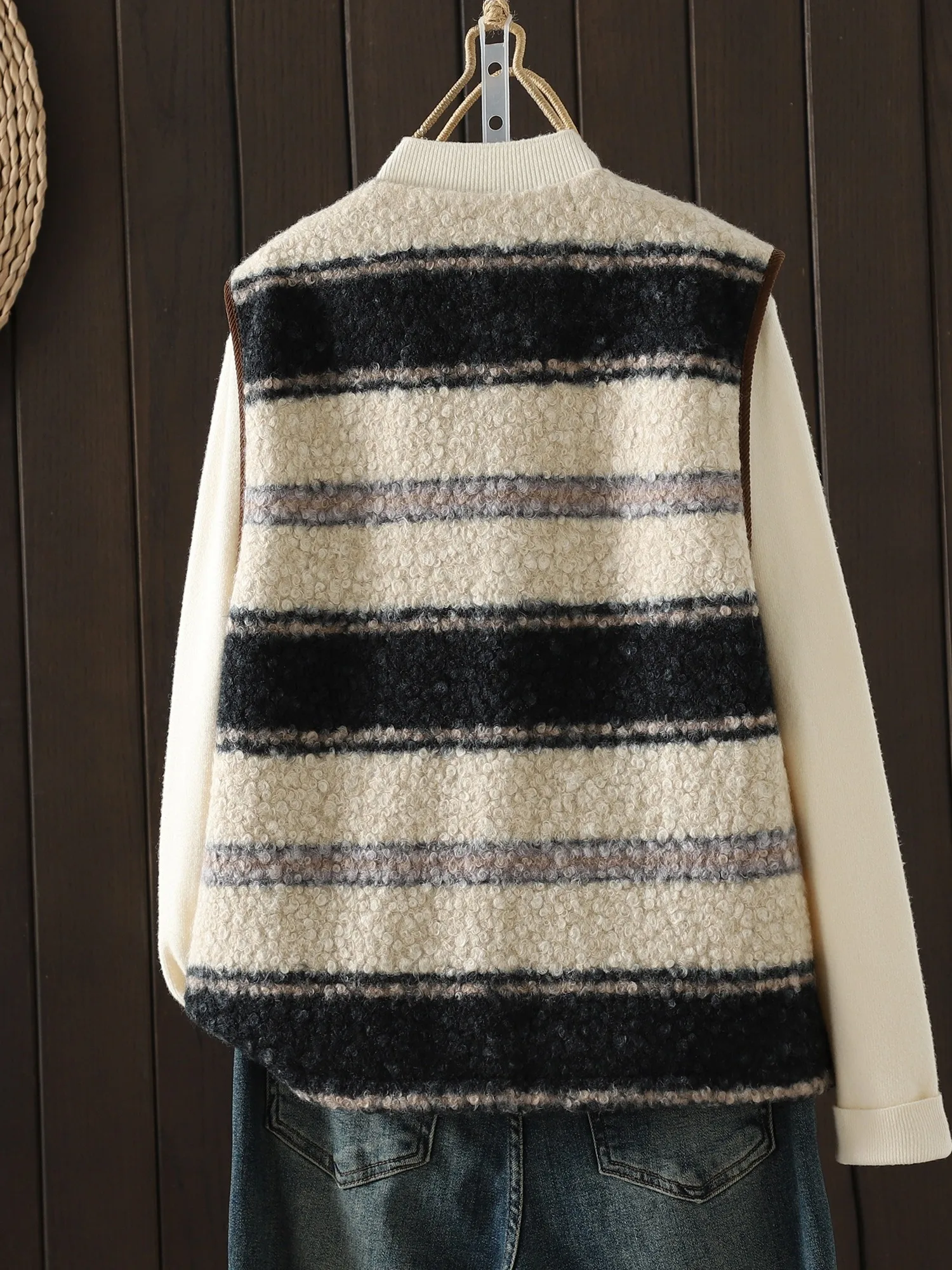 

Retro Contrast Color Stripe Lamb Velvet Warm Vest Women's Accories New round Ne Loose Anti-Aging Outerwear Svel ...