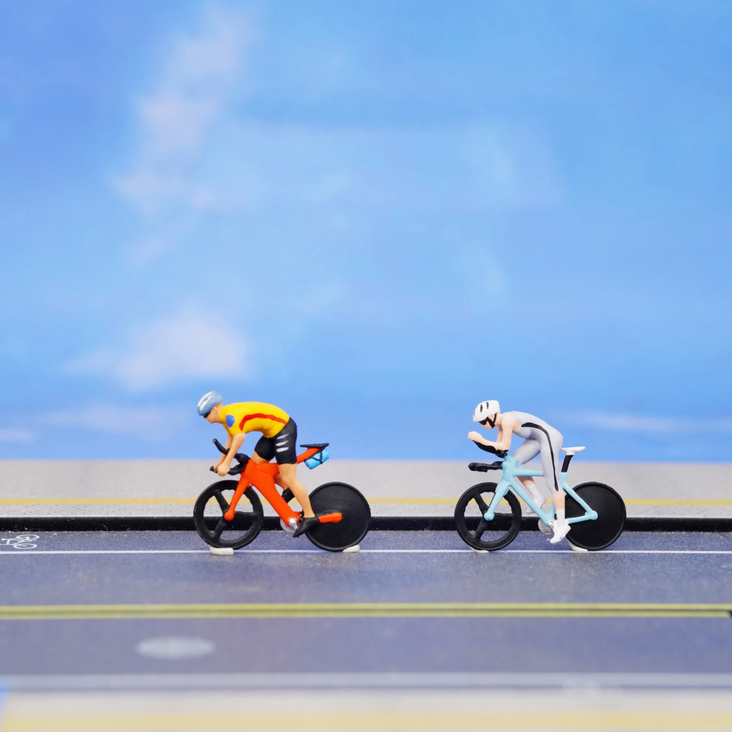 

1:64 1:87 Scale High Quality Model Riders Figures Toys Painted People For Railway City Street Road Bike Racing Scene Layout 1PCS