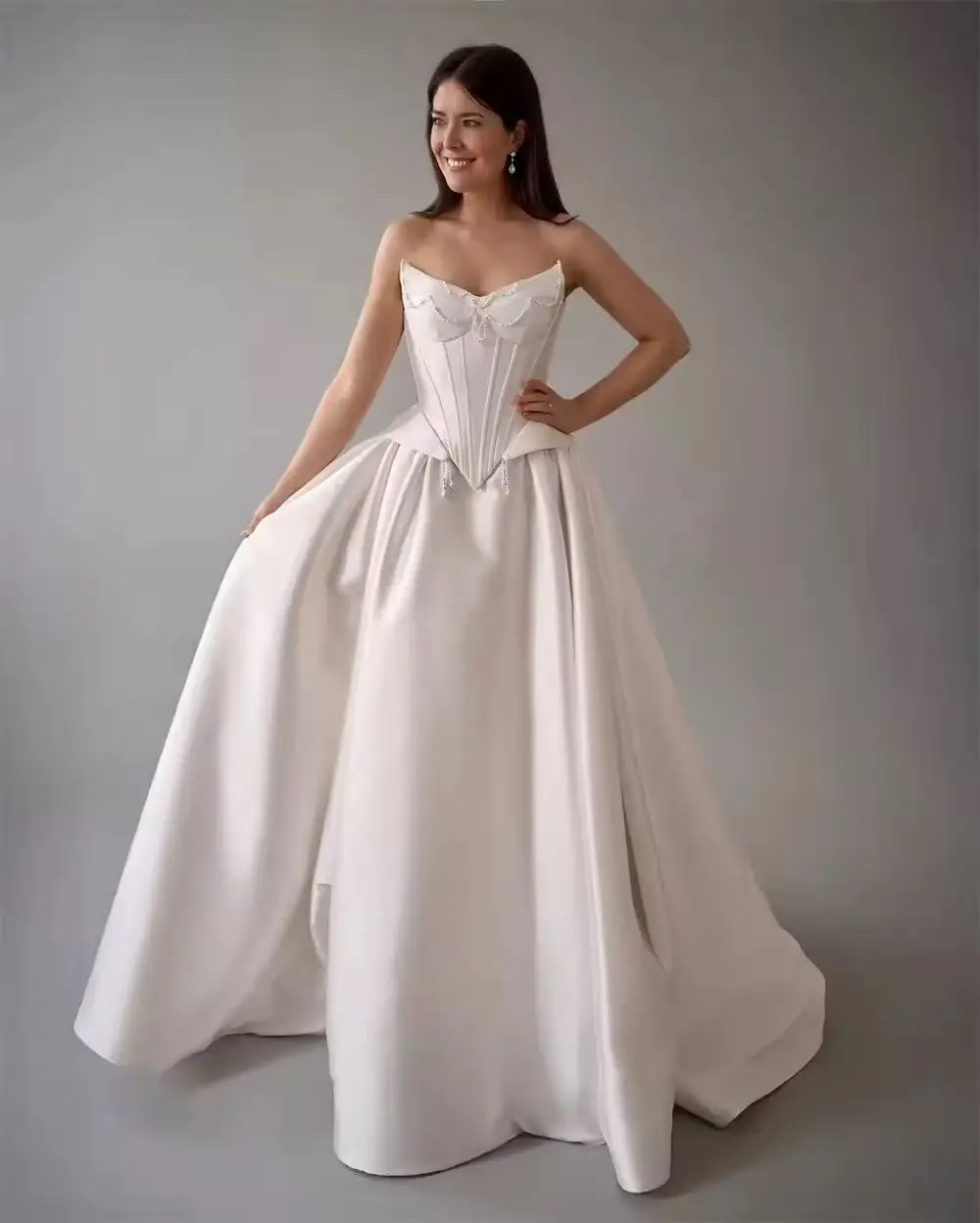 Customized Simple Satin Wedding Dresses for Bride Pearls Women Sleeveless A-line Beach Bridal Gown with Train