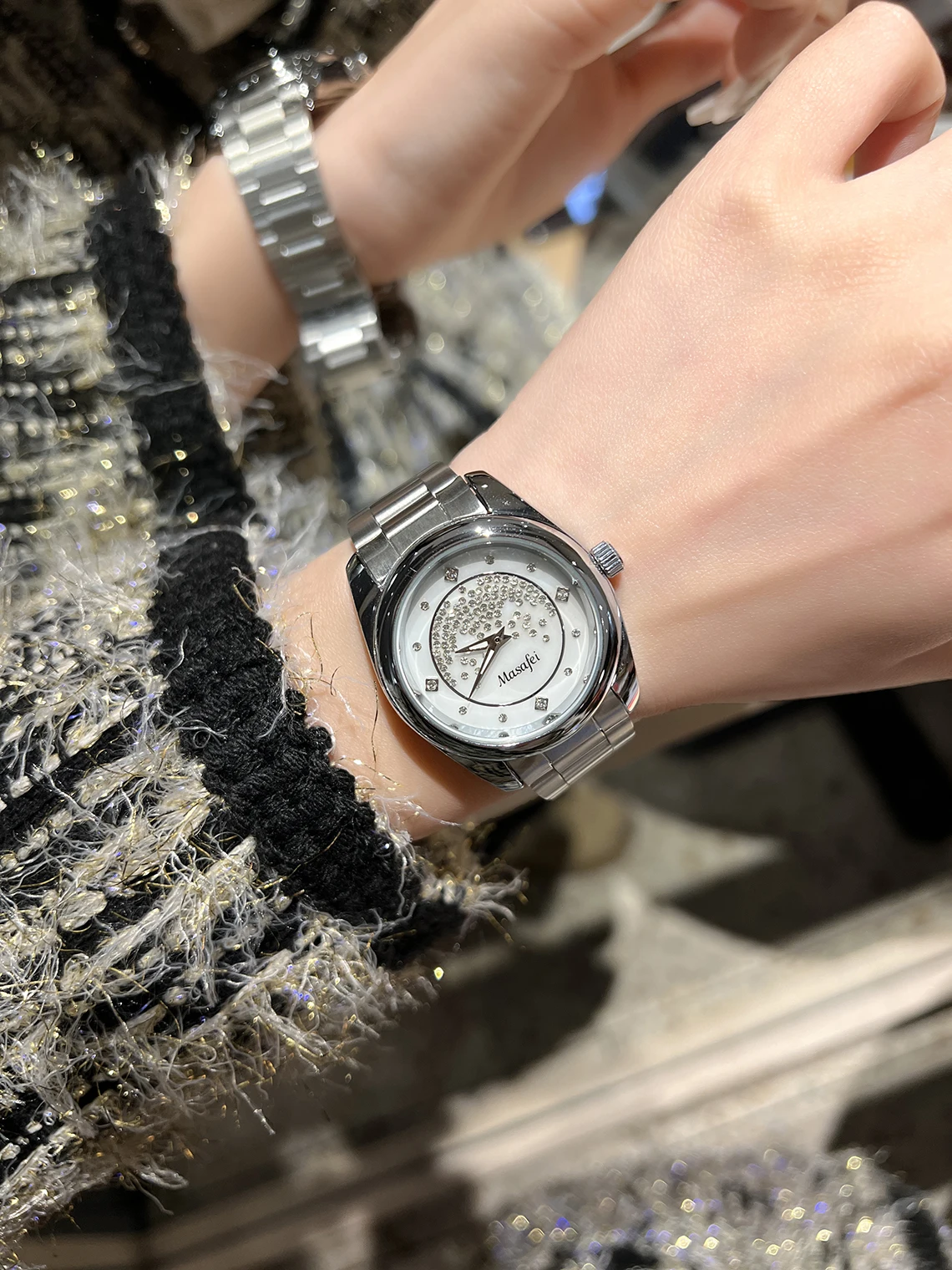 

Женские кварцевые часы для рынка африканских стран