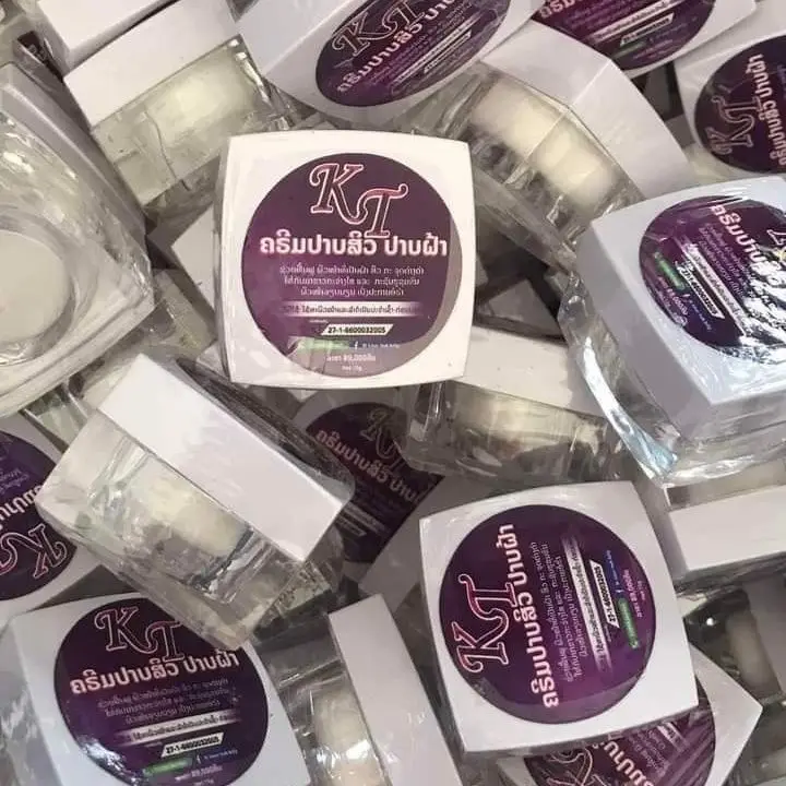 ครีมไวท์เทนนิ่งไทย KT 15 กรัม, ลดเลือนจุดด่างดำและรักษาสิวสำหรับผิวแพ้ง่าย, สูตรปรับผิวกระจ่างใสอย่างอ่อนโยน