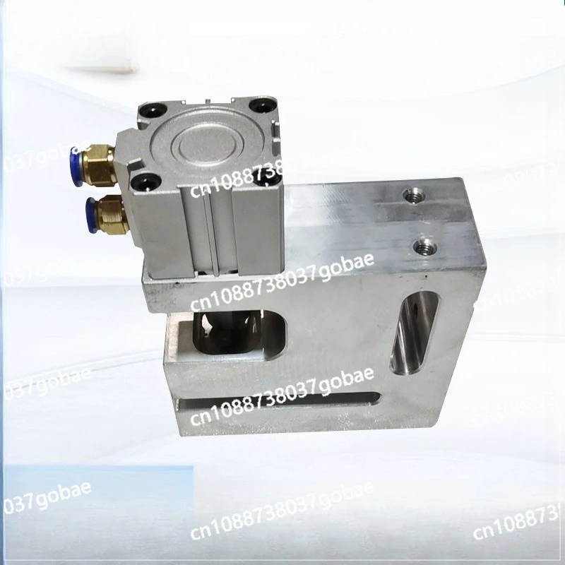 

Пневматическая штамповочная машина, нетканая ткань с отверстием-бабочкой