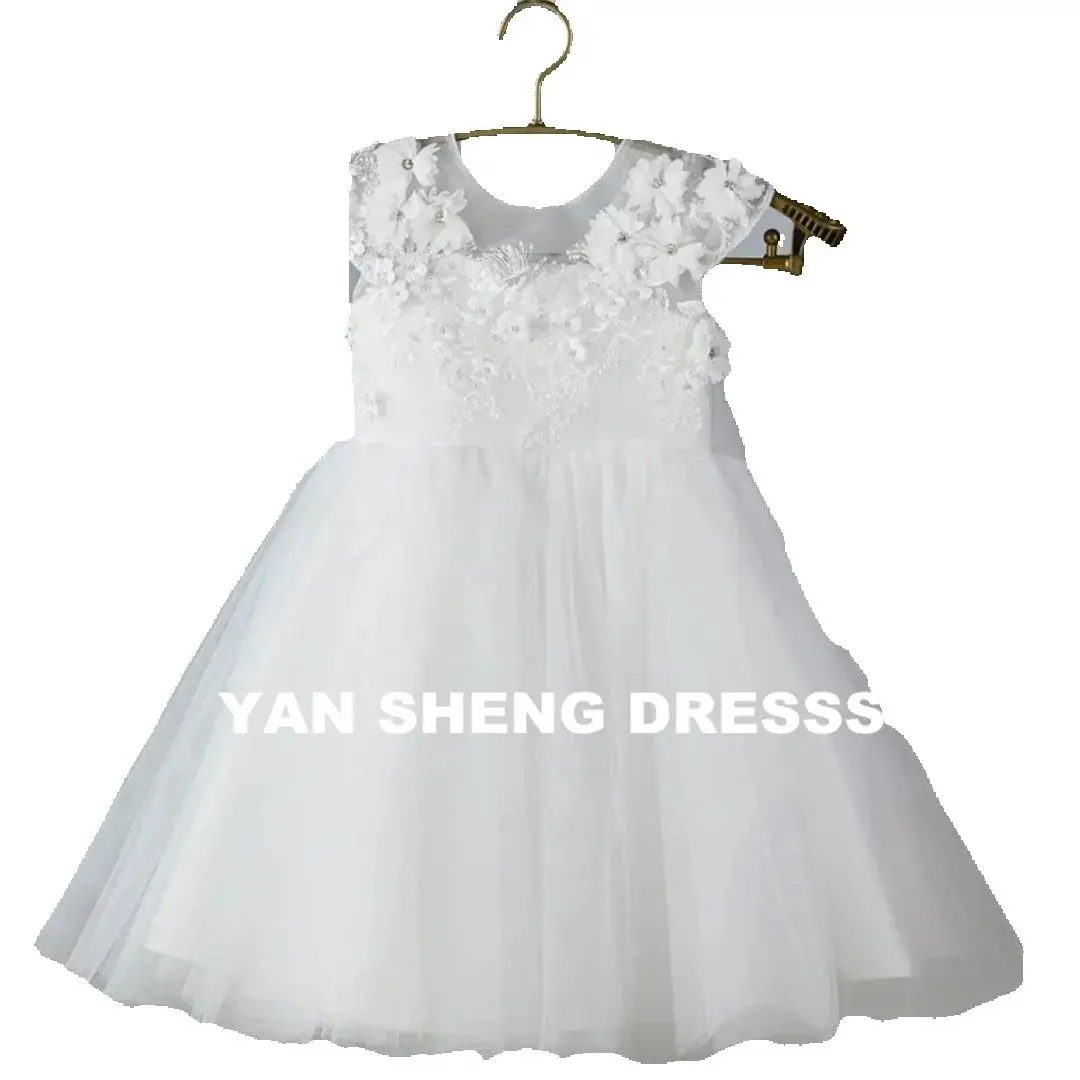 فستان فتاة الزهور من التول الأبيض مخصص مع فيونكة مزينة بدون أكمام لحفلات الزفاف وأعياد الميلاد وحفلات التواصل المقدس للفتيات