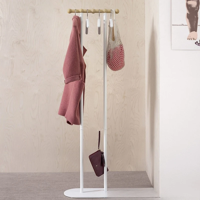 Rak mantel dari lantai ke langit-langit