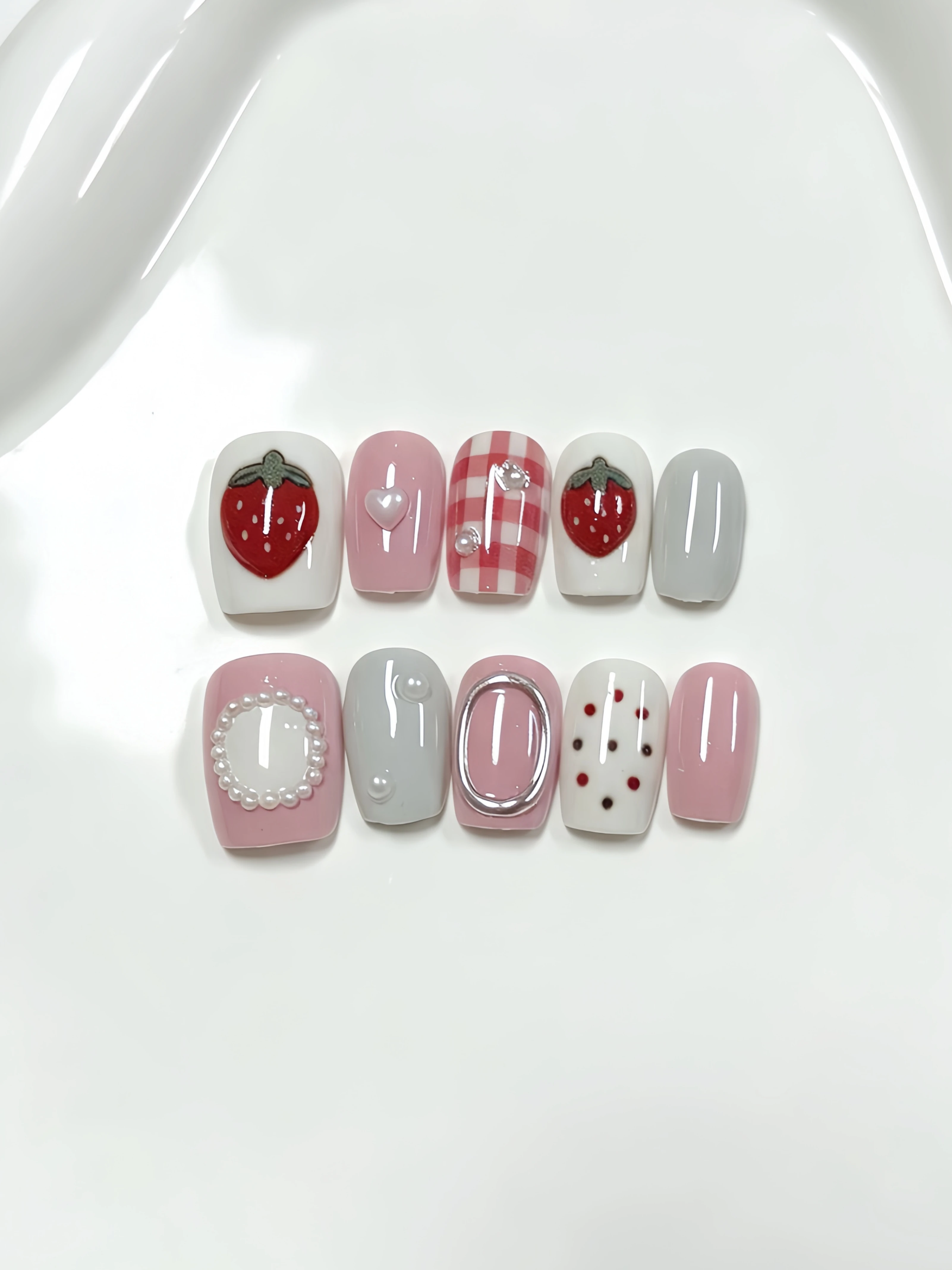 ショートスクエアラウンドプレスオンネイル10枚セット、パール - Nail Art Quotes のレビューと価格