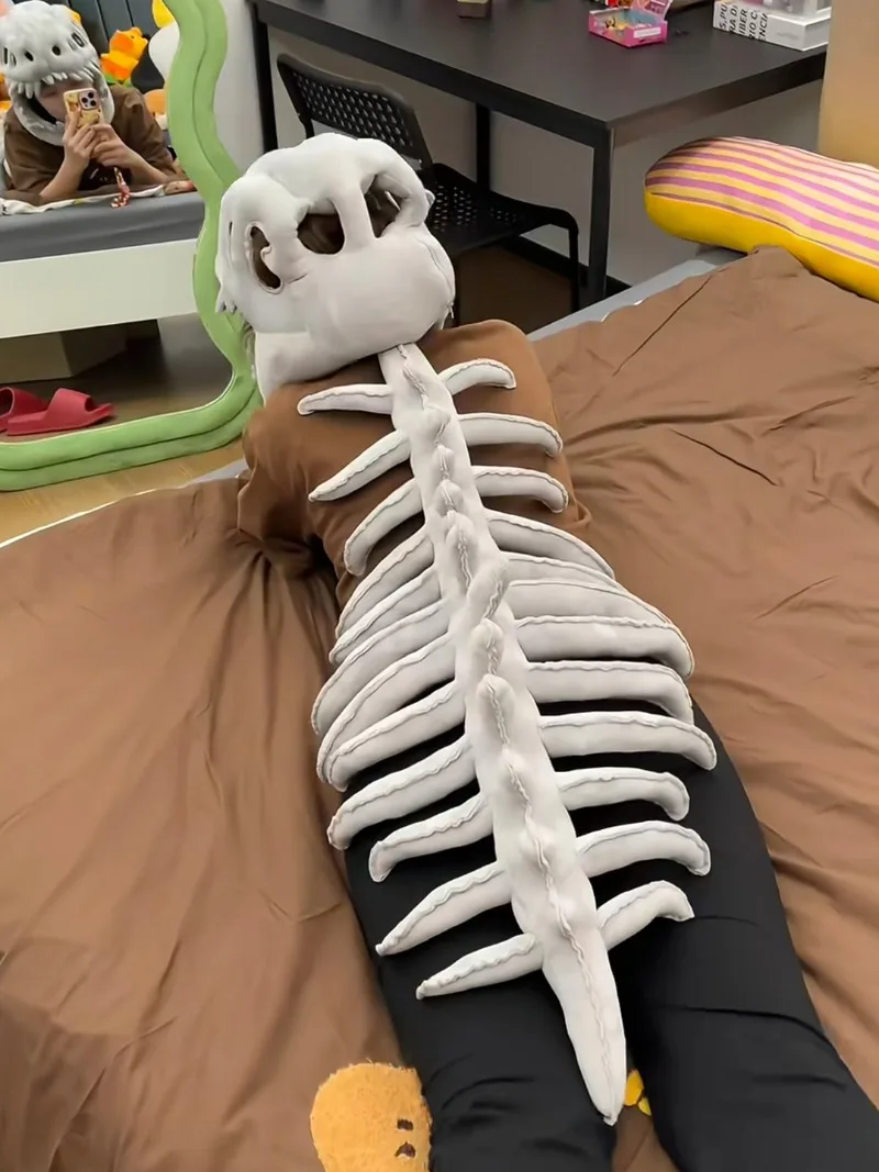 ชุดฮาโลวีนแบบหมวกโครงกระดูกไดโนเสาร์แบบเดียวกัน