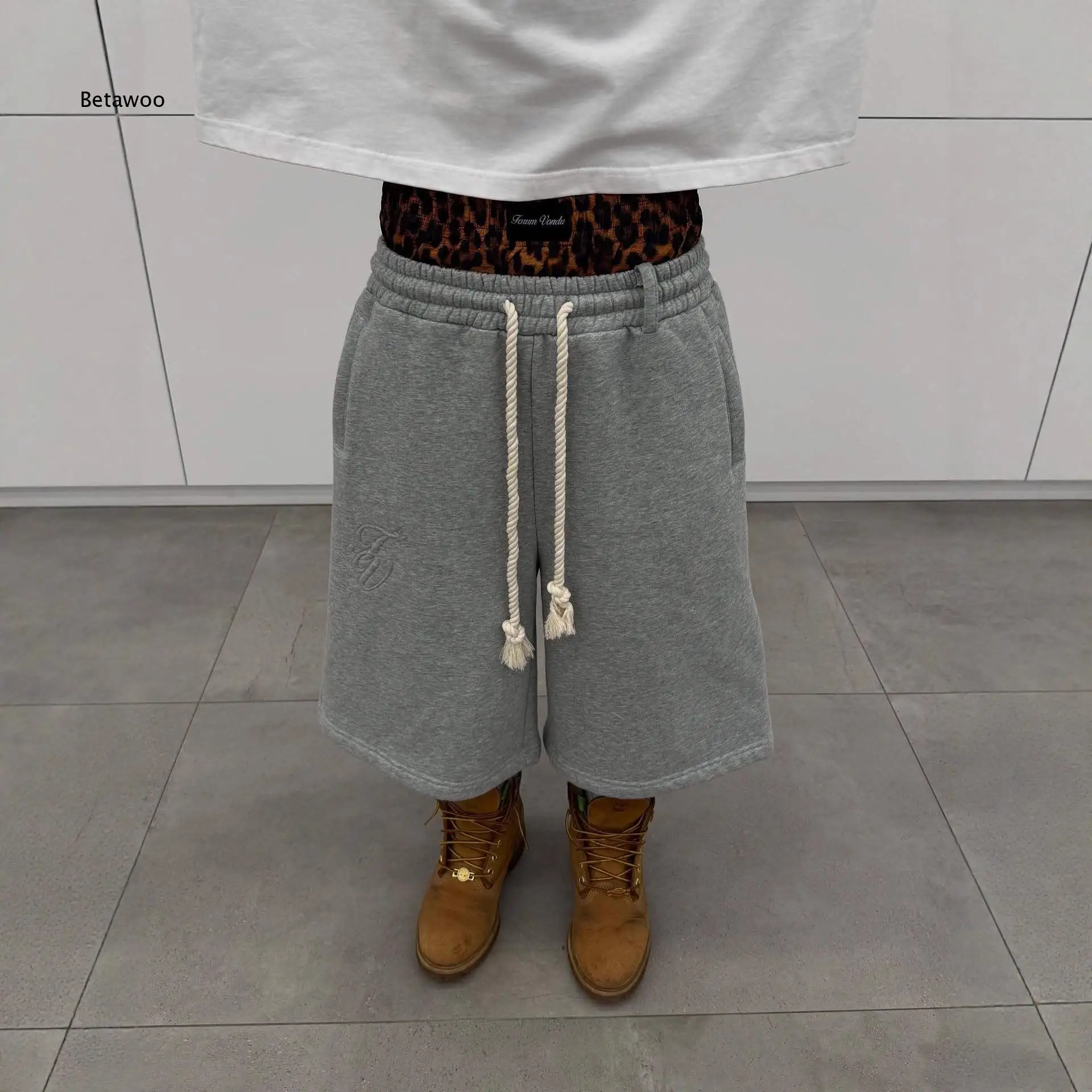 Elastic Waist Twisted Drawstring Knee Length Sweat Shorts For Men Loose Cut Gray Shorts With Embroidery For Daily Street Wear