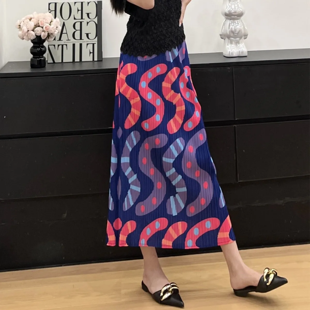 Mezza gonna casual a pieghe Miyake 2025 Estate nuova mezza gonna stampata allentata elasticizzata dal design alla moda