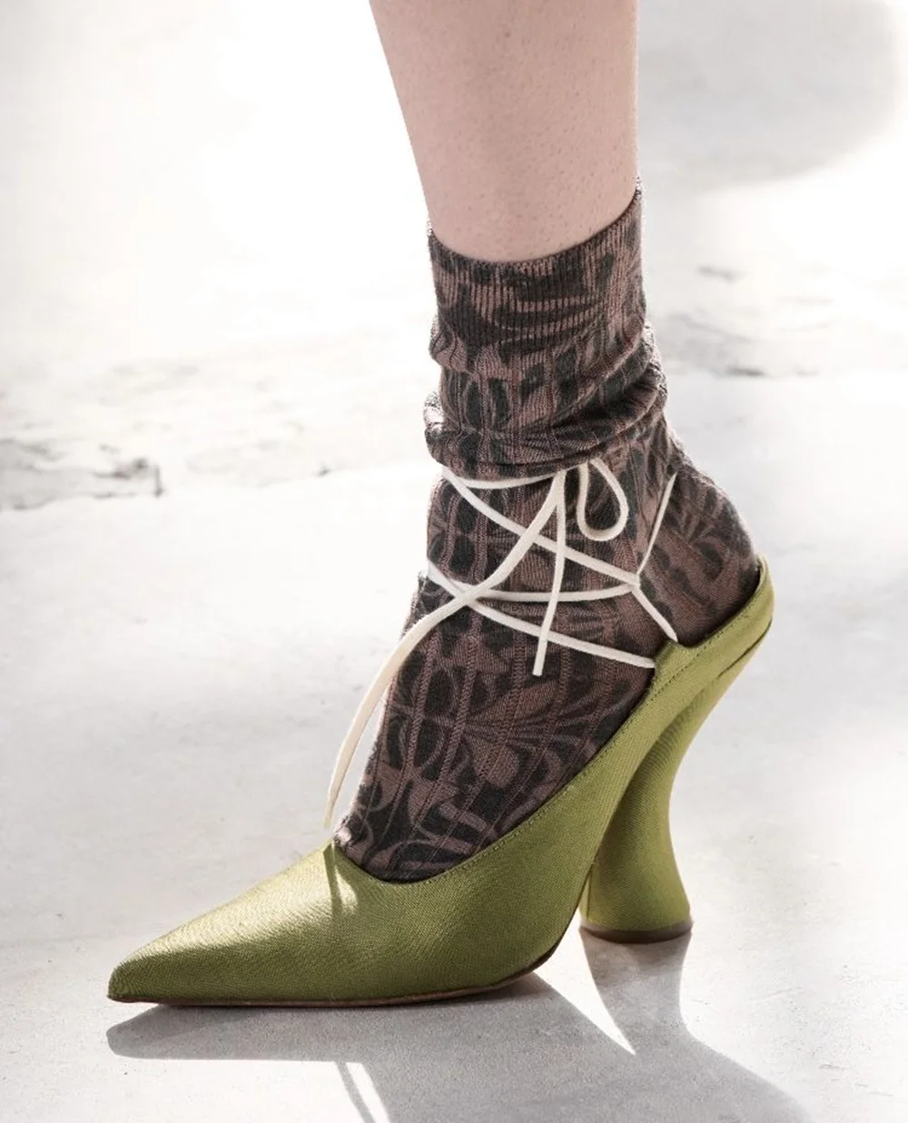 

Fashion Design Olive Green Satin Pointed-Toe Mule Heels Curved Heel White Lace-Up Open Heel Detail Artistic Runway-Glam Style