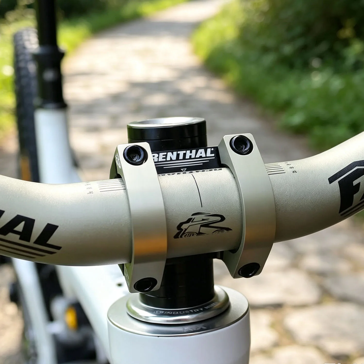 attacco-manubrio-per-mountain-bike-renthal-apex-v2-35-mm-lavorato-a-controllo-numerico-cnc-ad-alta-resistenza-per-mountain-bike-da-cross-country-xc-da-trail-da-enduro-e-per-tutte-le-tipologie-di-terreno