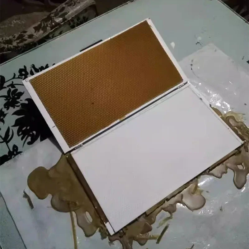 

Hand-pressed Honeycomb Foundation Machine, Pure Beeswax From Chinese Bees and Italian Bees, Aluminum Alloy Backing, Non-stick Wa