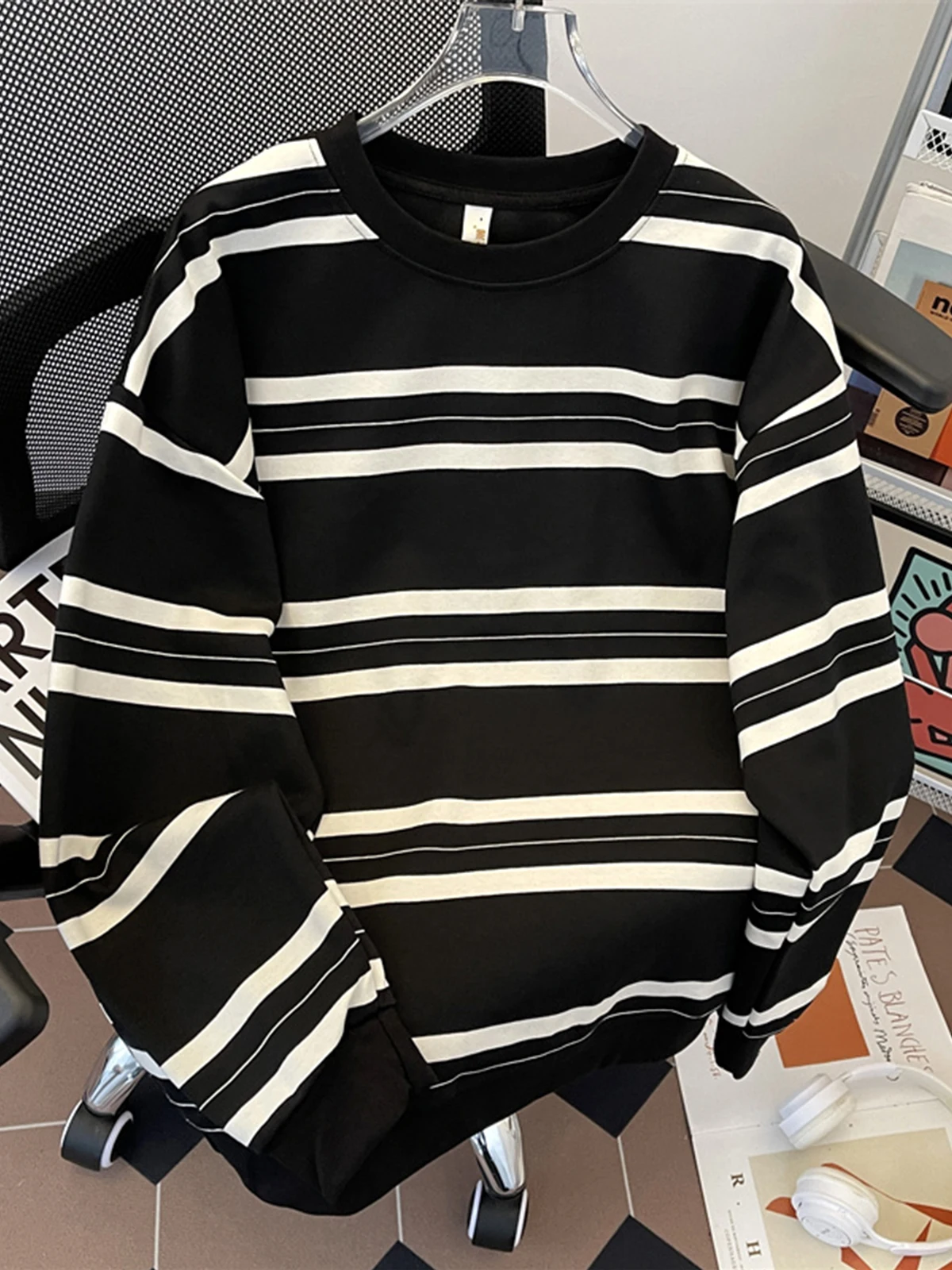 

Мужские дизайнерские худи без капюшона: комфортные, уютные, повседневные, базовые, простые, однотонные, гладкие, для комфортной носки.