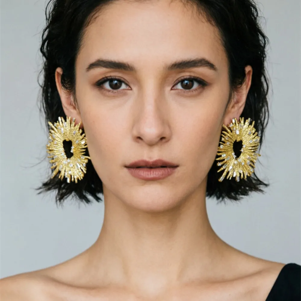 Übertriebene Metall-Legierung mit Strass-Sonnenblumen-Anhängern, Ohrringe für Damen, Modeschmuck, wunderschönes Statement-Accessoire