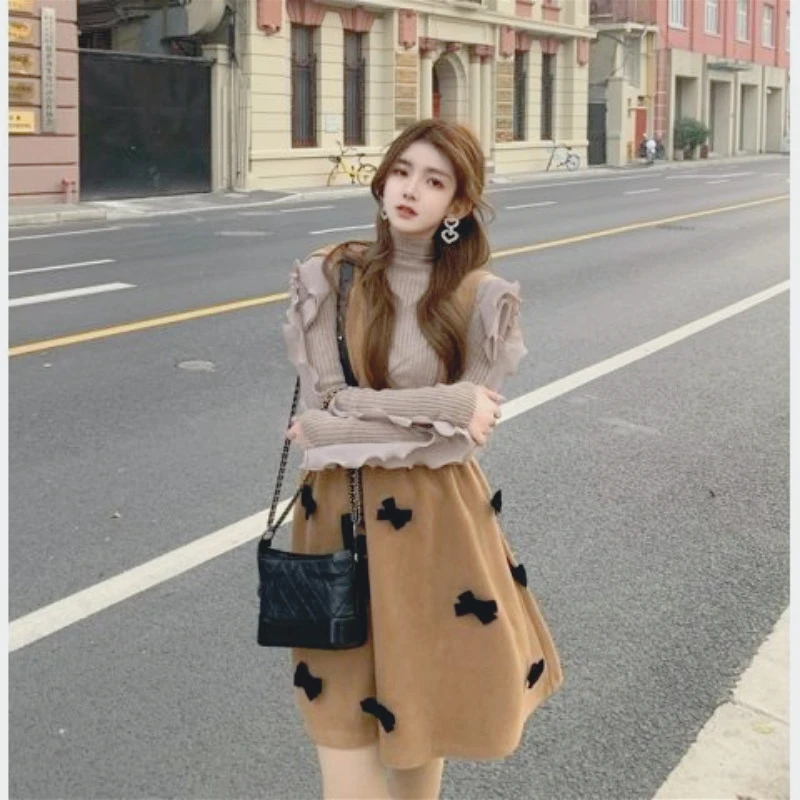 

Fashion suit 2025 Korean temperament fungus edge turtleneck knitted bottoming shirt + woolen strap skirt two-piece set
