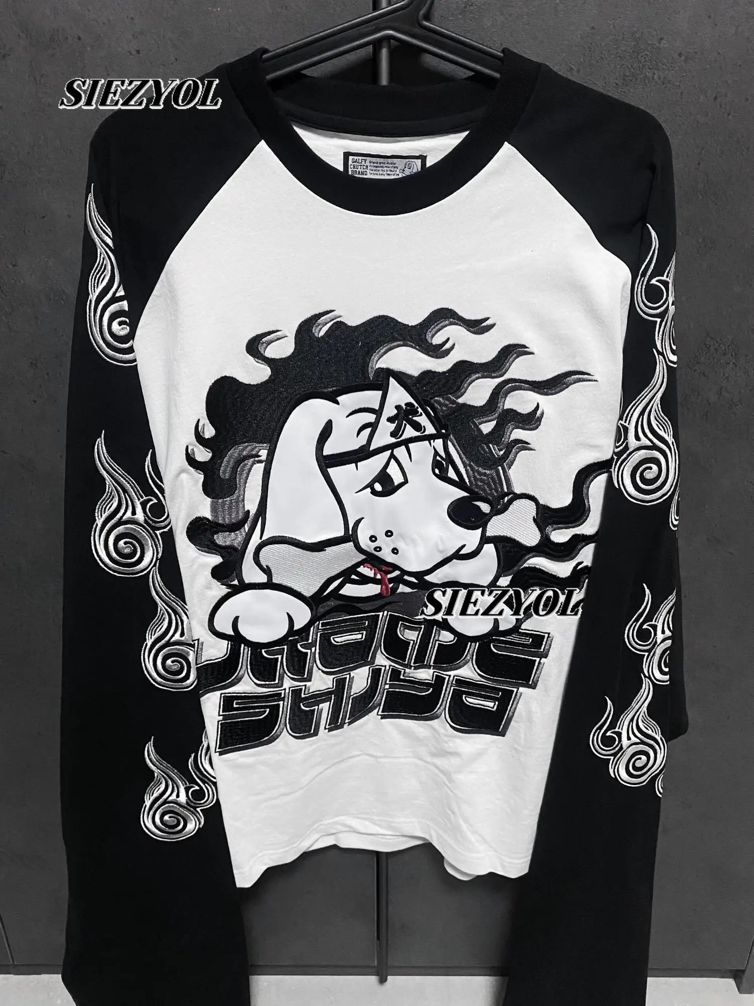 Japanese Harajuku Tide Brand Subculture Black and White Printed Long-sleeved Top Two-dimensional Ground Bud Dark Punk T-shirt