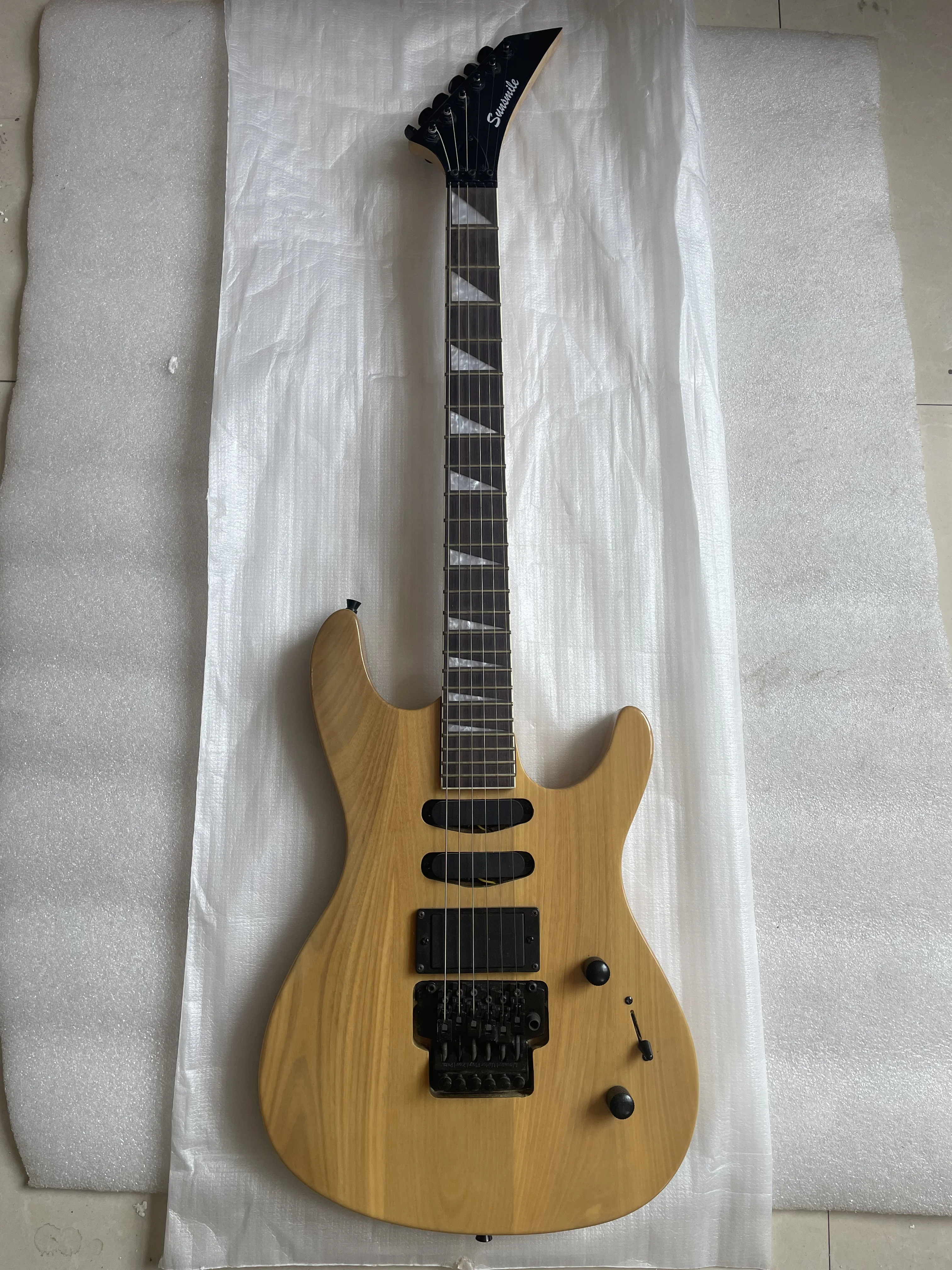 Only One Stock Electric Guitars Ash Body Rosewood Maple Neck Glossy Floyd Rose SSH Pickups Guitar Floydrose Style Real Photos