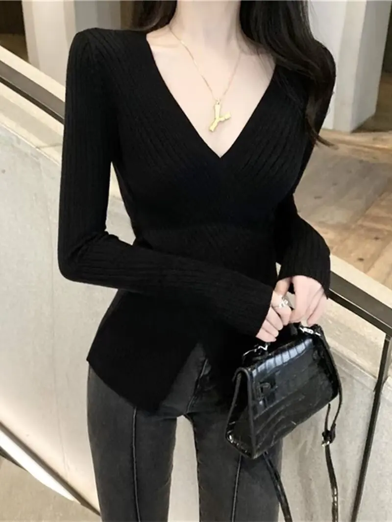 

2025 Autumn/Winter New Sexy Cross V-neck T-shirt for Women with Long Sleeve Design, Stylish Small Shirt with Bottom Layer and To