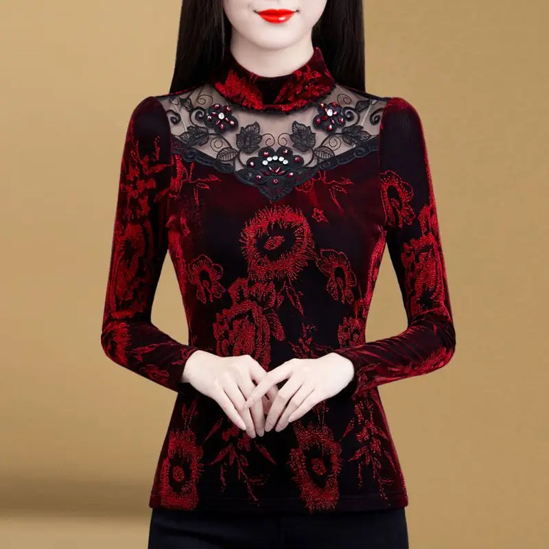 2022 Autumn and Winter Women\'s New Fashion Slim Fit Lace Top with Plush Bottom for Comfortable and Versatile Warm Small Shirt