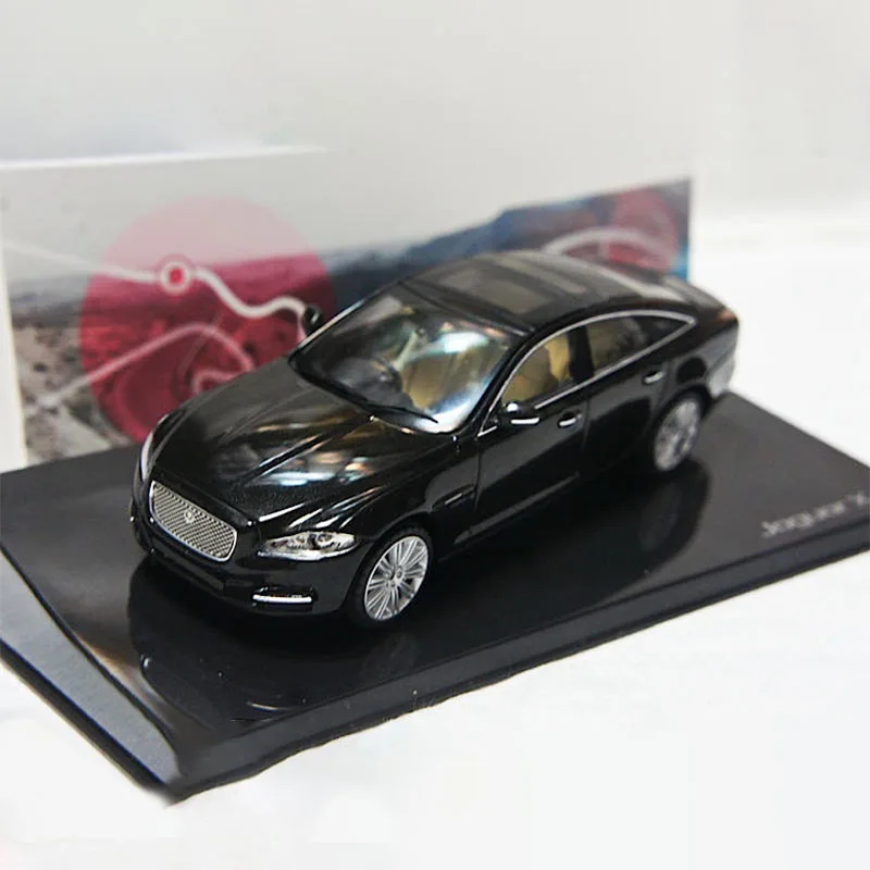 Diecast 1:43 Scale Jaguar XJ X351 2009 Symulacja aluminiowego modelu samochodu Statyczny wyświetlacz Zabawka kolekcjonerska Prezent Pamiątkowa dekoracja