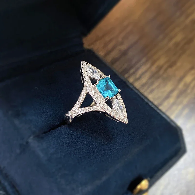 Huitan Übertreibung Marquise Geformte Ringe für Frauen Ästhetische Sky Blue Zirkonia Cocktail Party Weibliche Ringe Hochzeit Schmuck