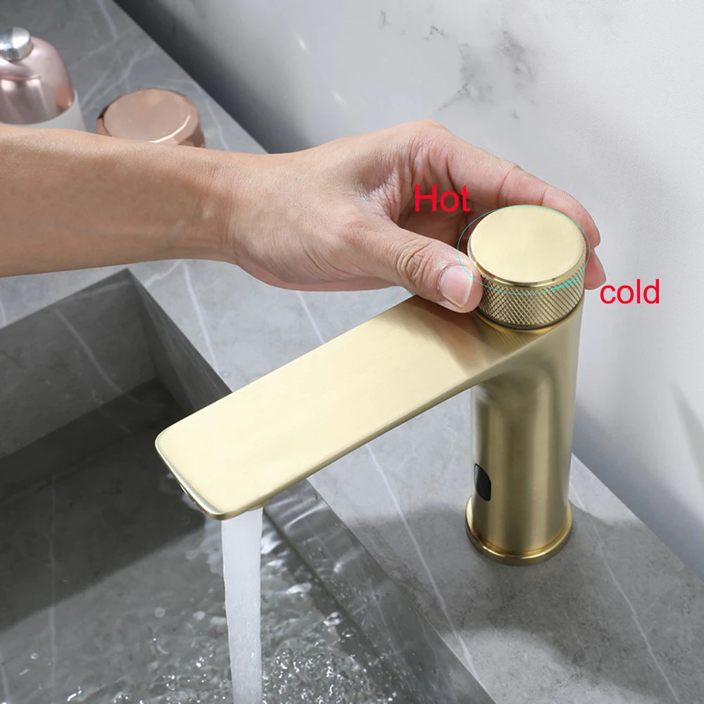 Grifo de baño con Sensor de lujo, grifo montado en cubierta fría y caliente, Material de latón, alimentado por batería, lavabo, fregadero