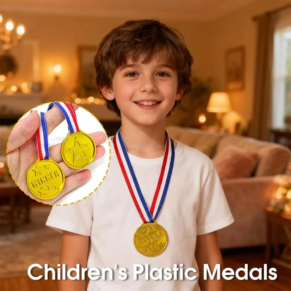Fotografia 4: 10 medalhas de plástico douradas para crianças, com fitas vermelhas, brancas e azuis, para dia de esportes infantis, prêmios de competições escolares