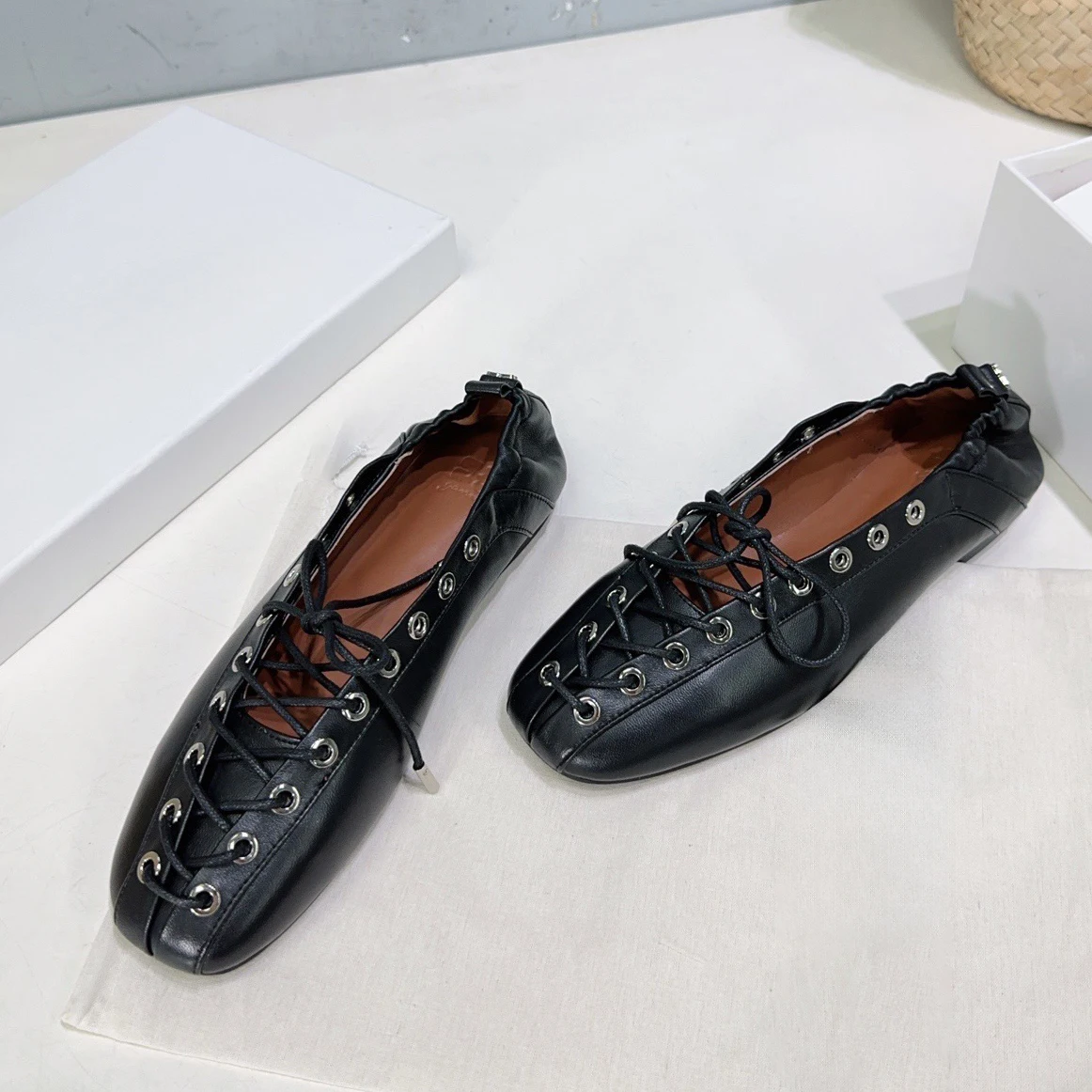 BAOGELAILAL2025S85 Primavera/Estate Nuovo fondo piatto cinturino incrociato scarpe da balletto tacco basso da donna scarpe singole in pelle moda