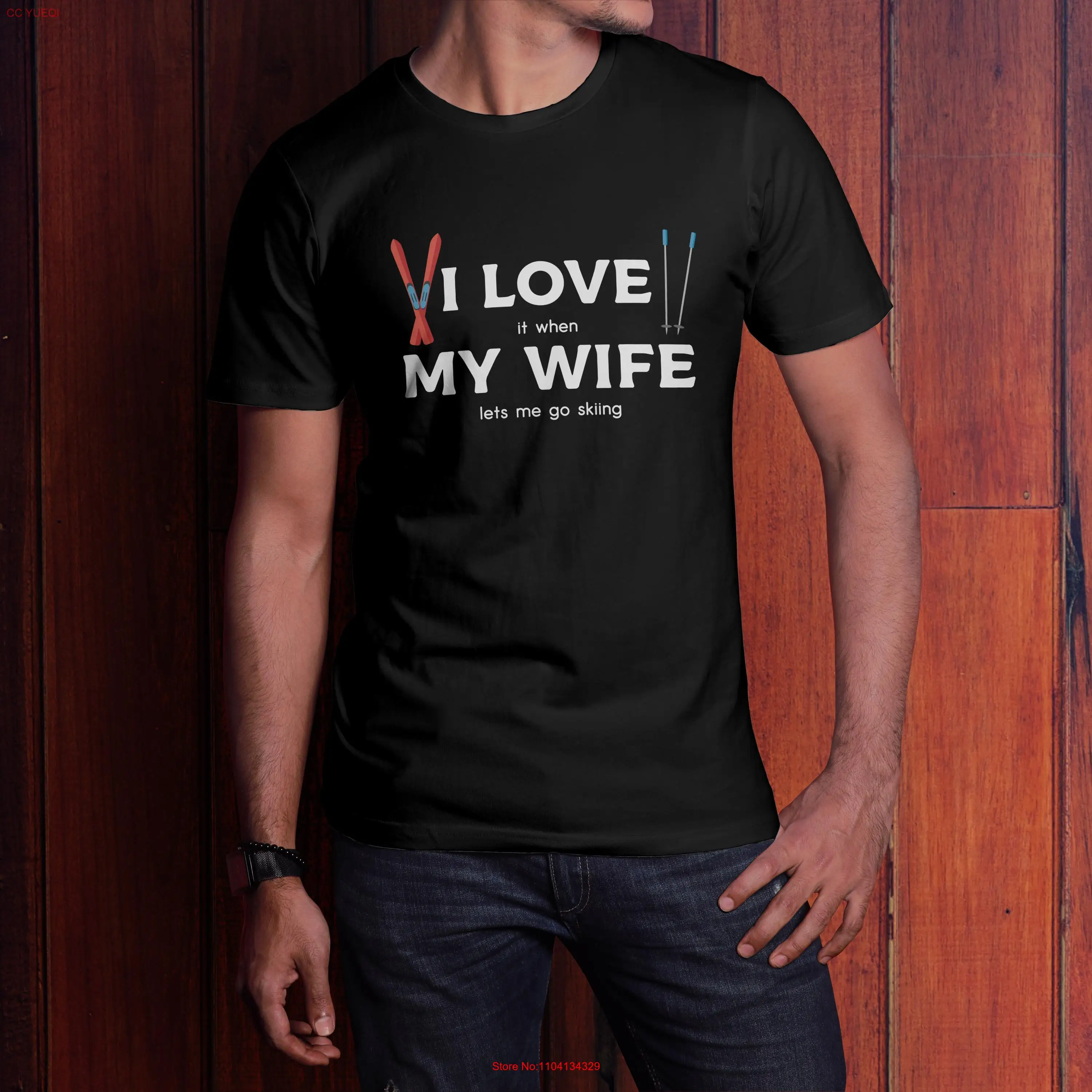 Забавная футболка «I Love It When My Wife Lets Me Go Skiing» в подарок для него с длинными или короткими рукавами