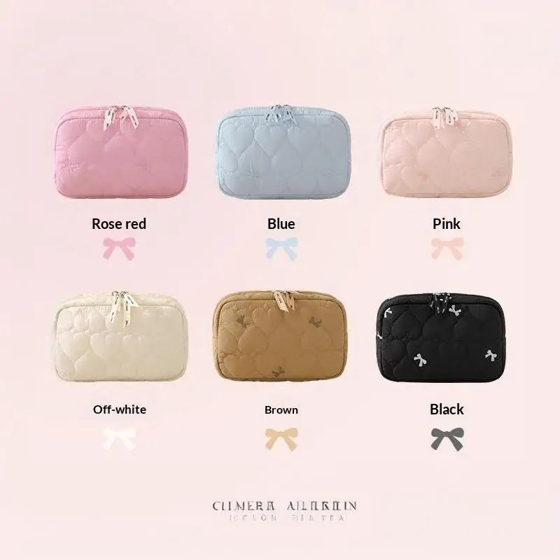 Niedliche, gesteppte Kosmetiktasche mit weichem, flauschigem Herzmuster, großes Fassungsvermögen zur Aufbewahrung von Make-up, ideal für Reisen. – Detail 12